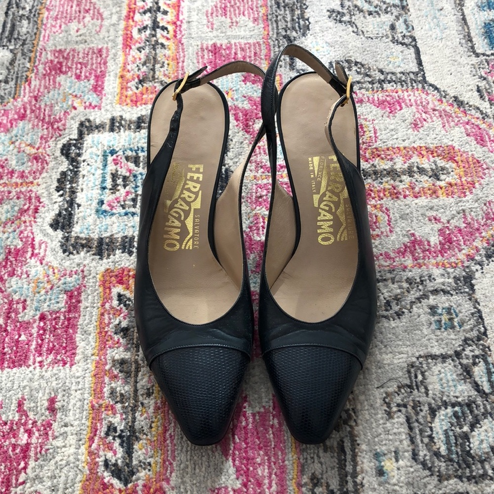 Vintage Salvatore Ferragamo sling back heels sz 7
